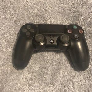 DUALSHOCK PS4 CONTROLLER